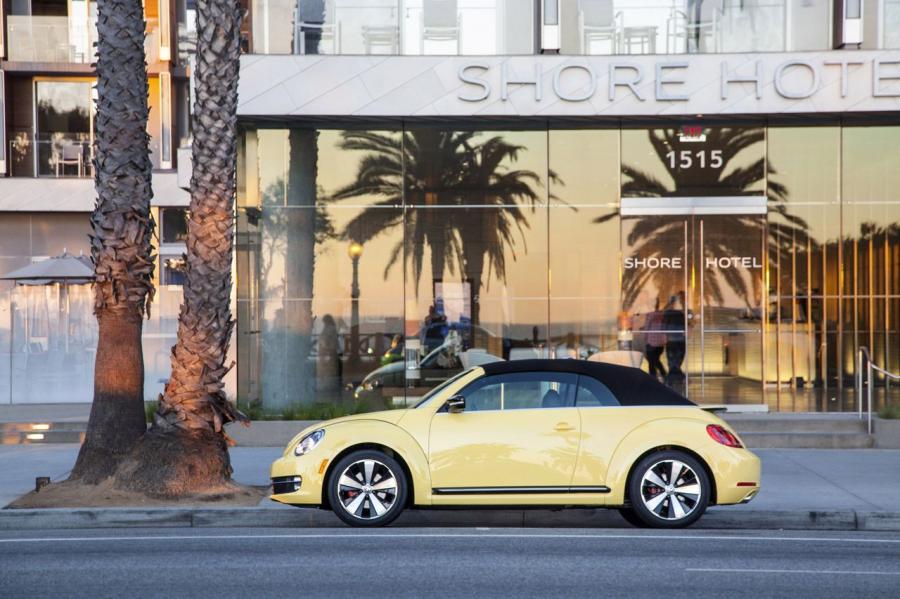  Volkswagen Beetle Cabriolet 2012 года  (фото 27 из 107)